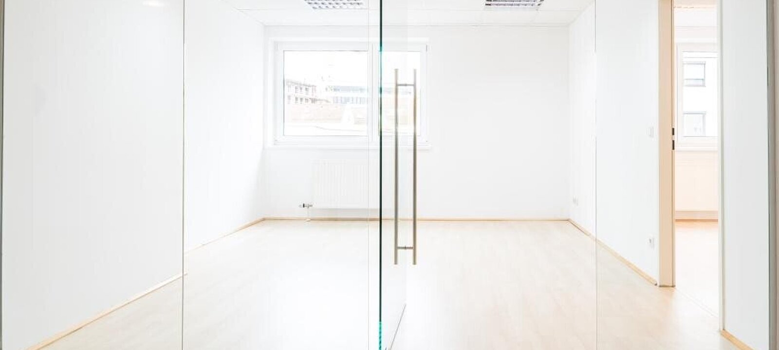 Bürofläche mit Glasfläche Bürofläche mit Glasfläche