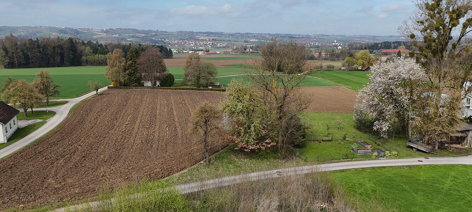 Ausblick nach Wartberg und die umliegenden Felder Ausblick nach Wartberg und die umliegenden Felder