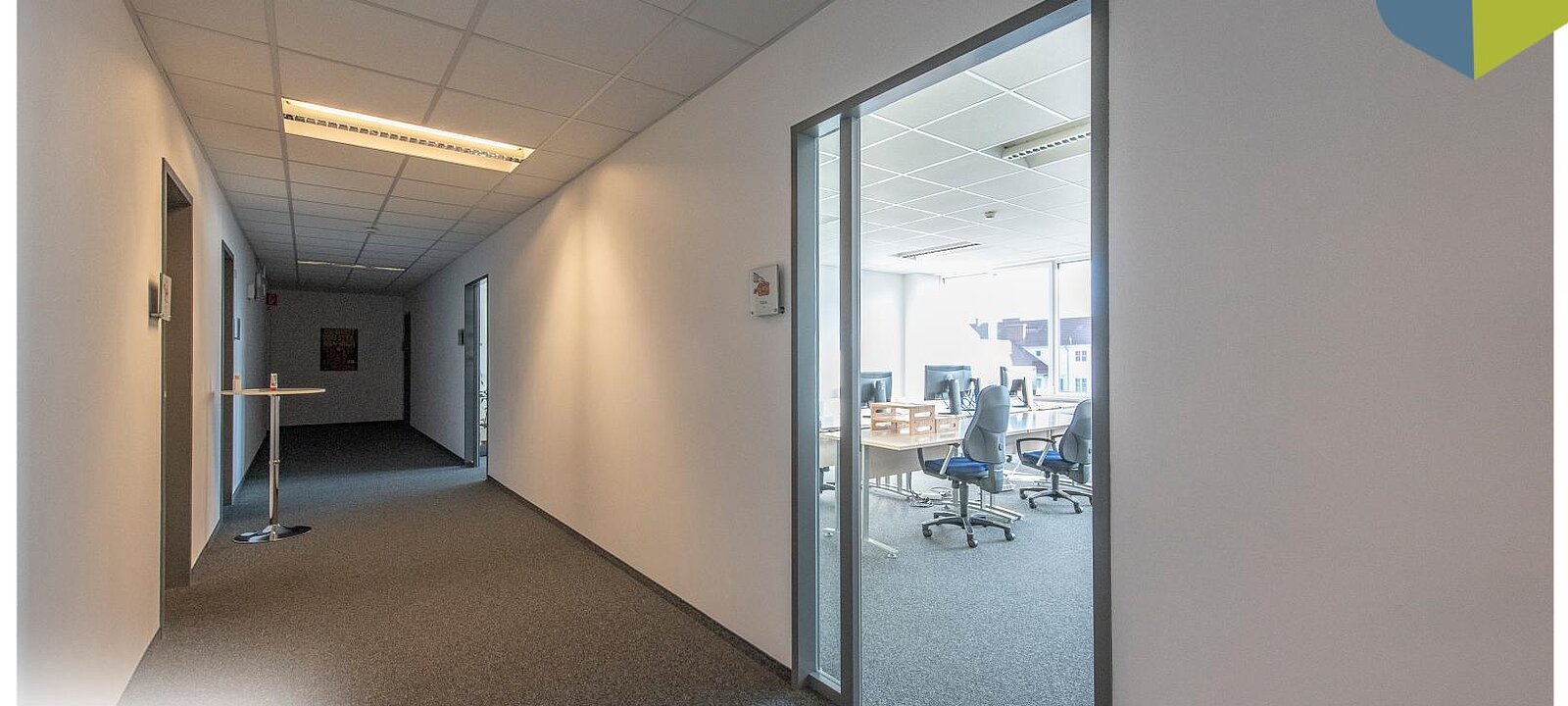 Gang mit Zugang zu den Büros