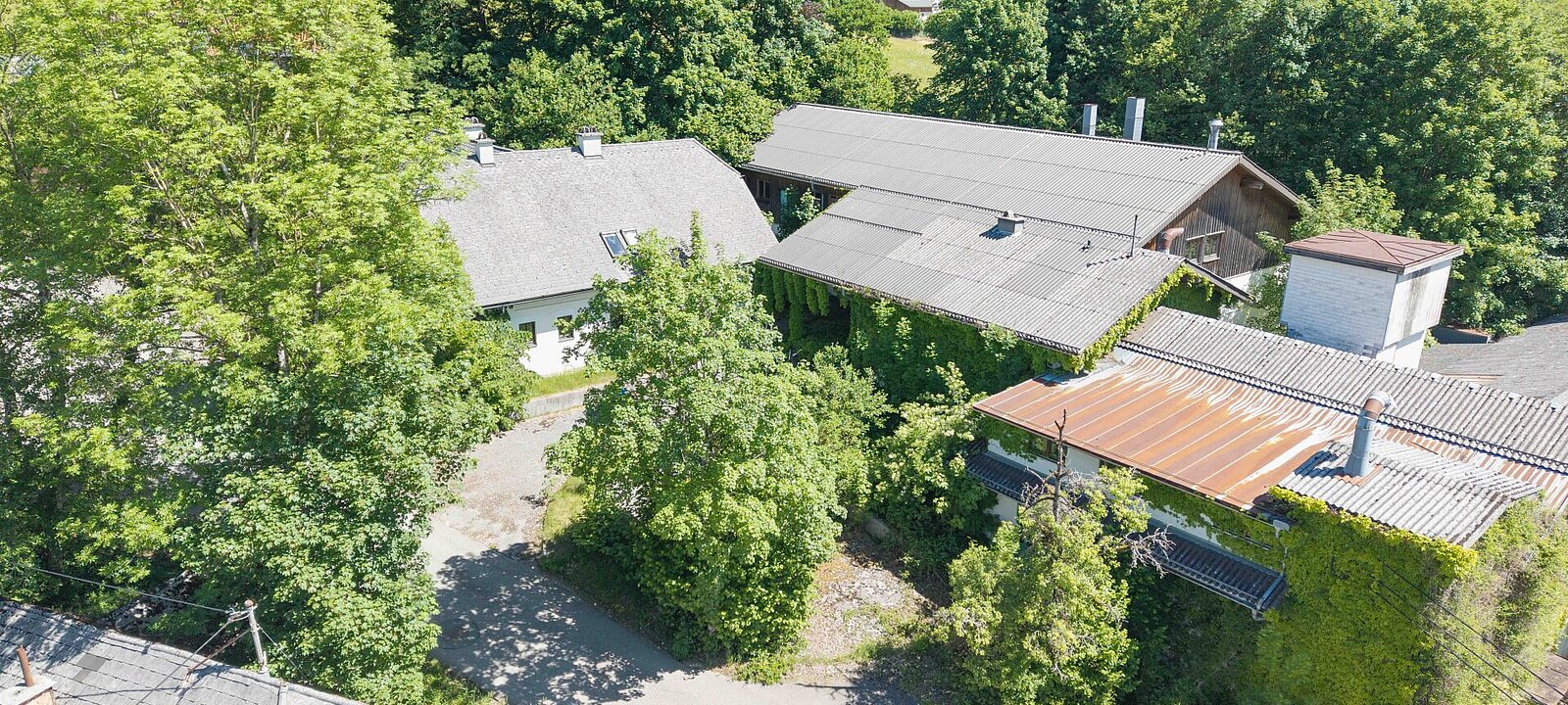 Bürogebäude und Produktion Bürogebäude und Produktion