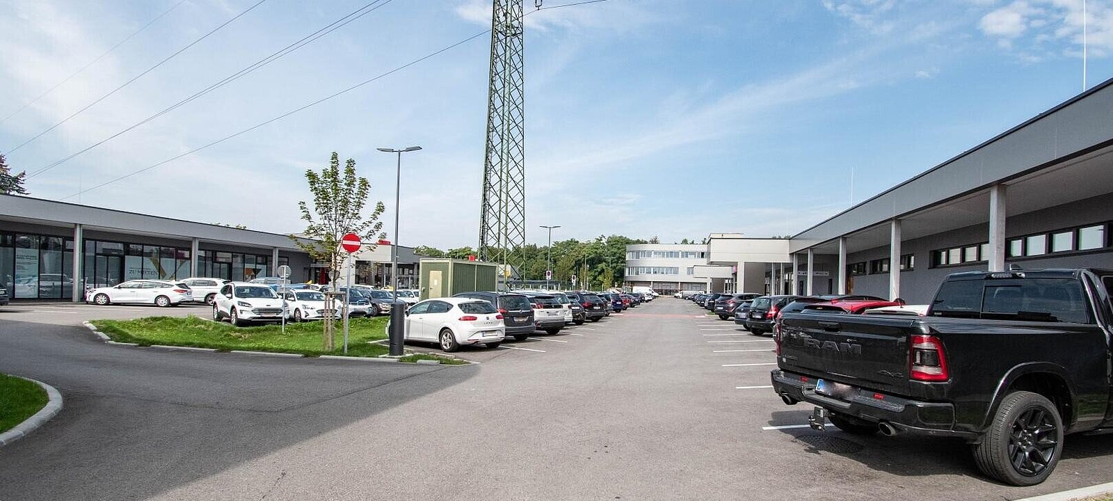 Ausreichend Parkplätze Ausreichend Parkplätze