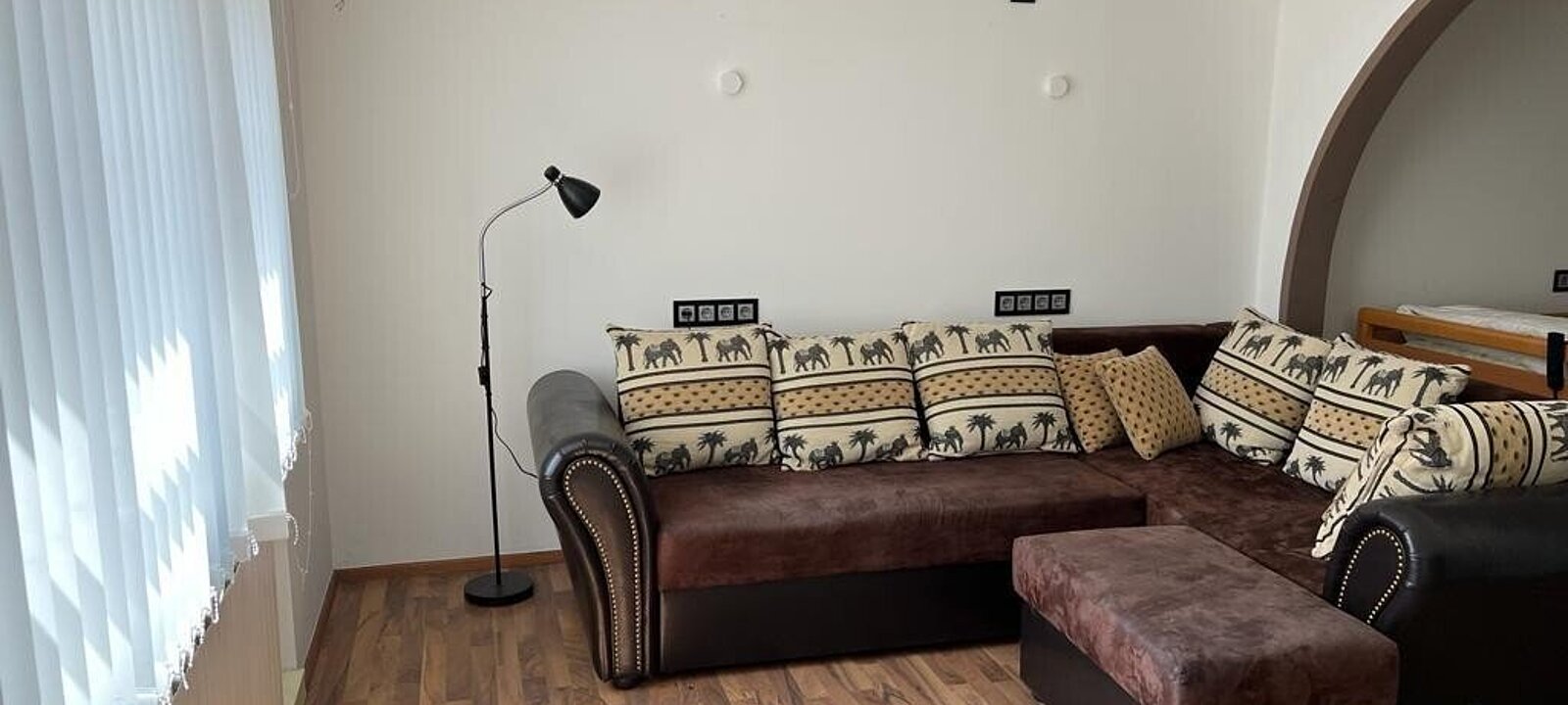 Zimmer Wohnung I im EG oder Geschäft