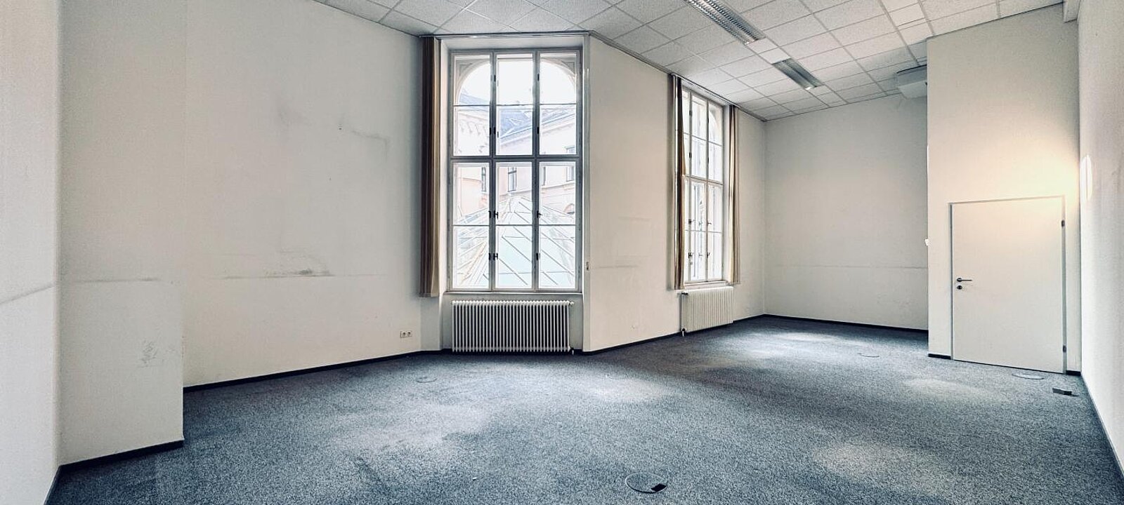 Mittelgroßes Büro Mittelgroßes Büro