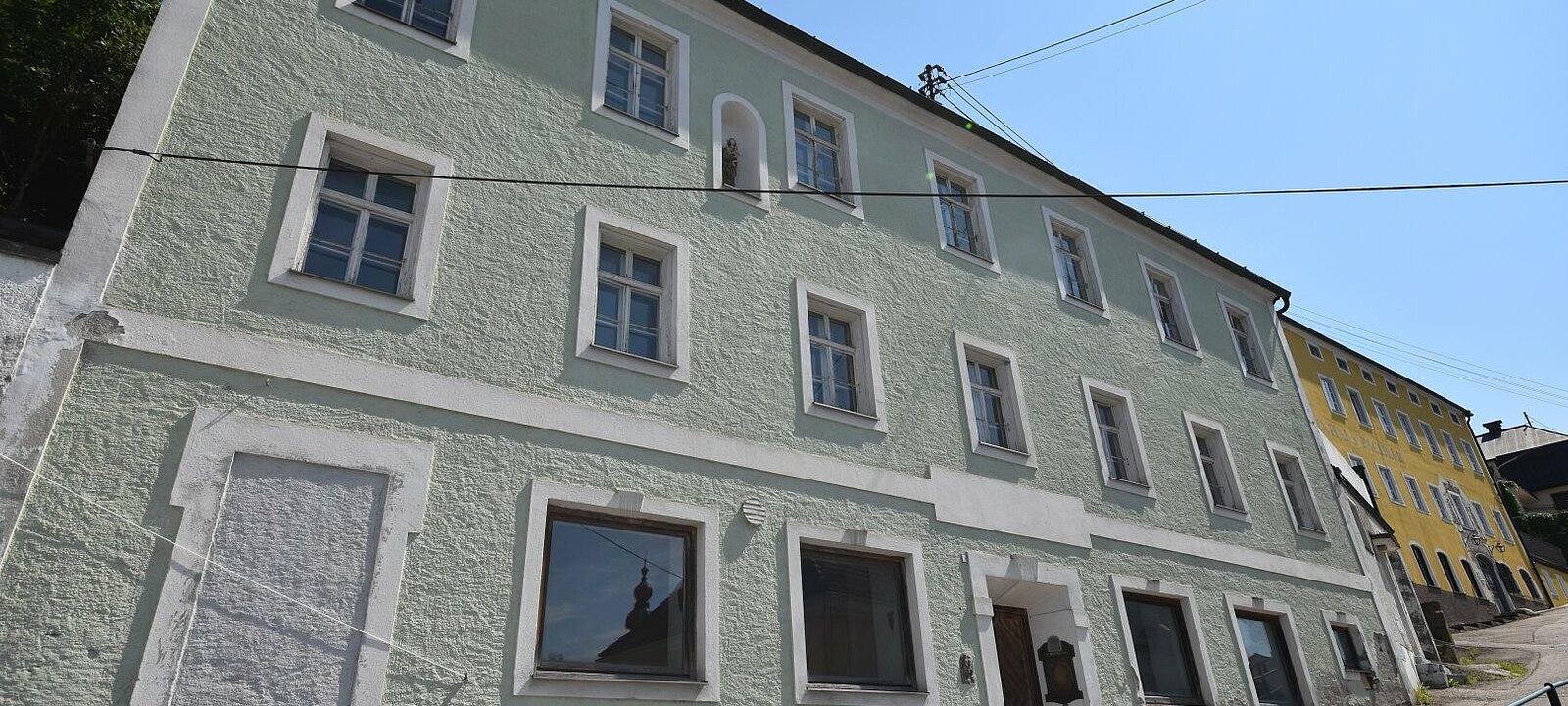 Ansicht - Geschichtsträchtiges Jahrhundertwendehaus mit Blick auf Burghausen Kauf Hochburg-Ach Oberösterreich