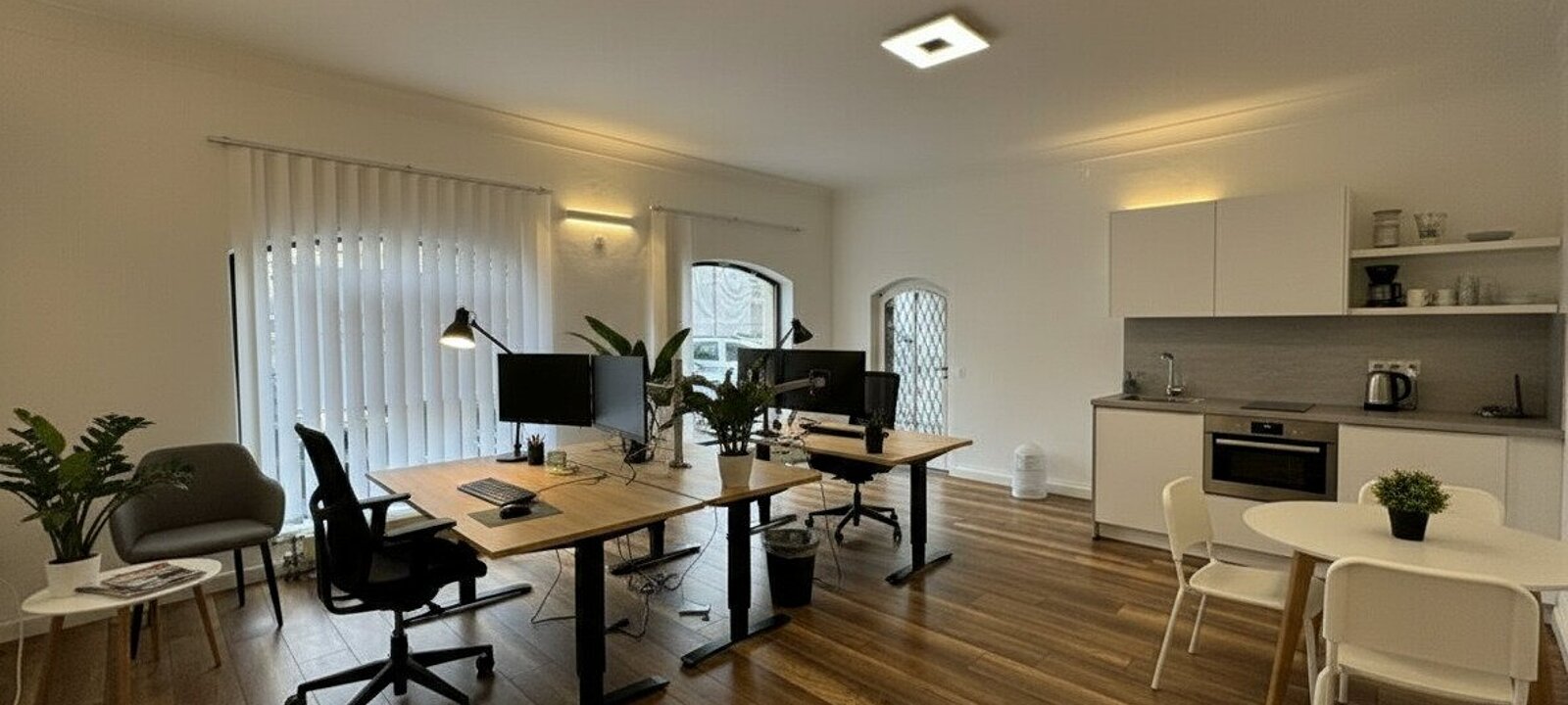 KI generierte Einrichtung im Büro-Stil