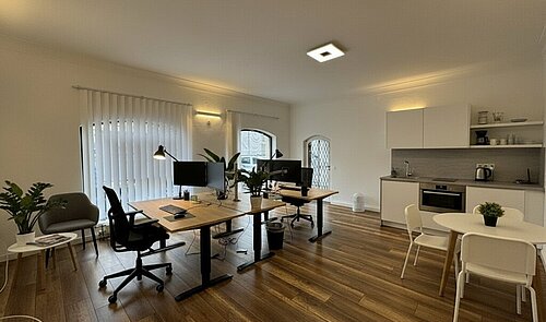 KI generierte Einrichtung im Büro-Stil