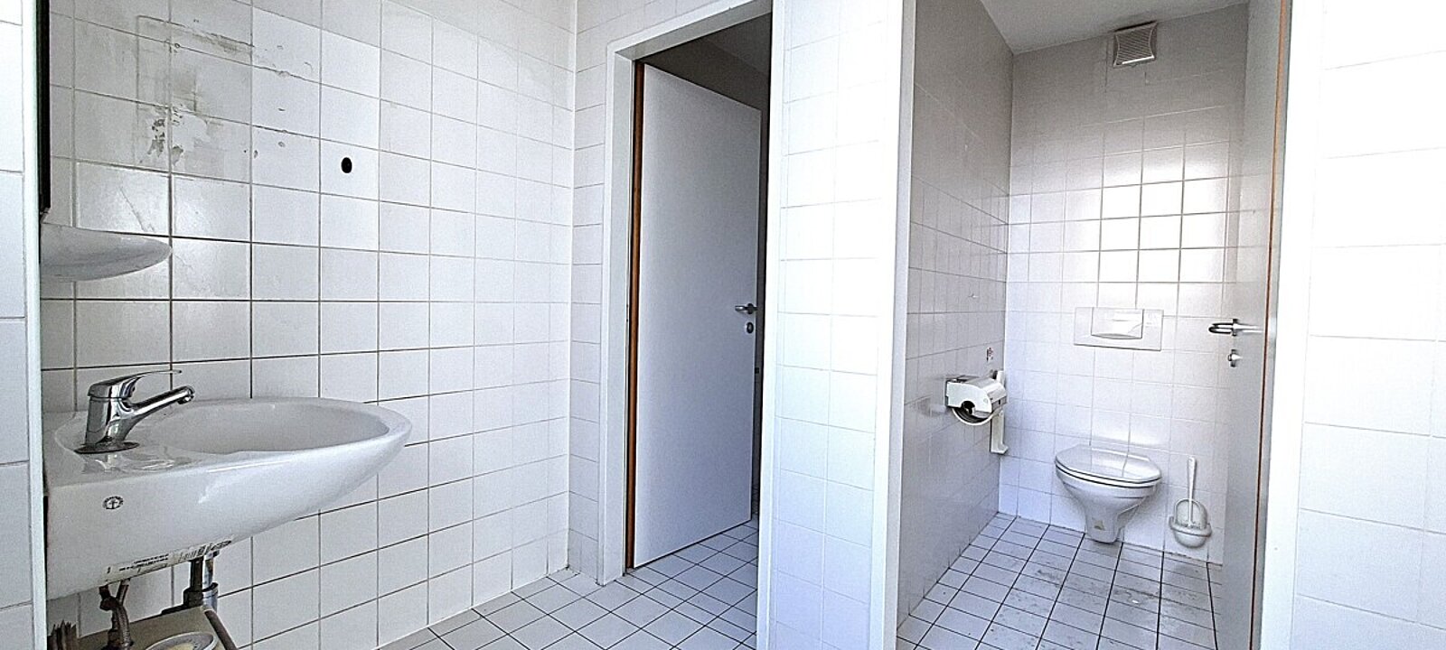 WC WC