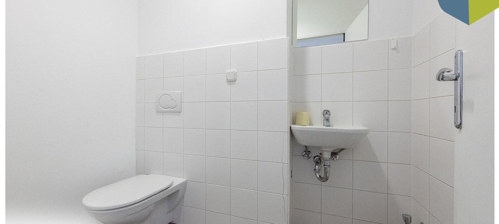 WC mit Handwaschbecken