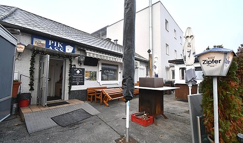 Außenansicht + Gastgarten