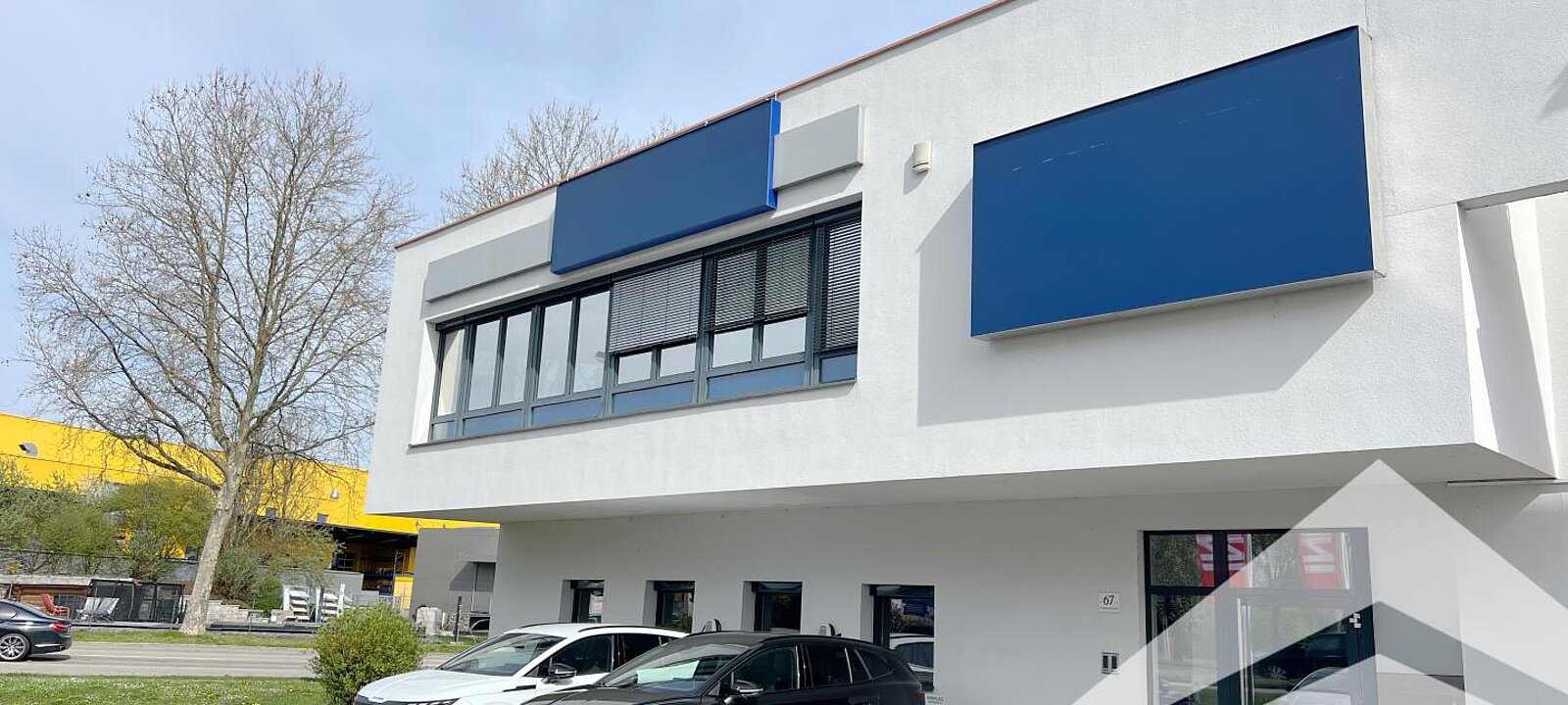 Aussenansicht mit Werbemöglichkeiten