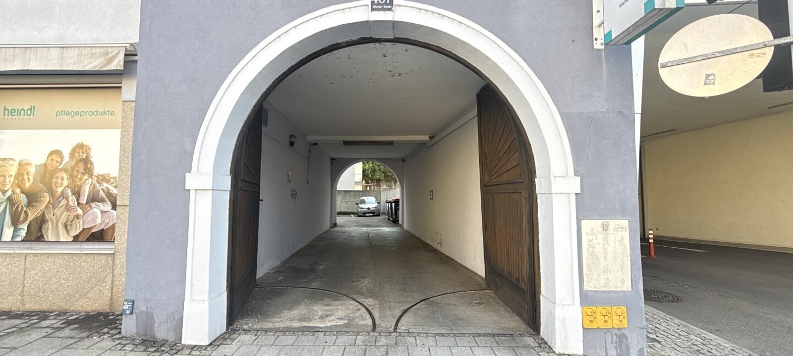 Durchfahrt zum Innenhof Durchfahrt zum Innenhof