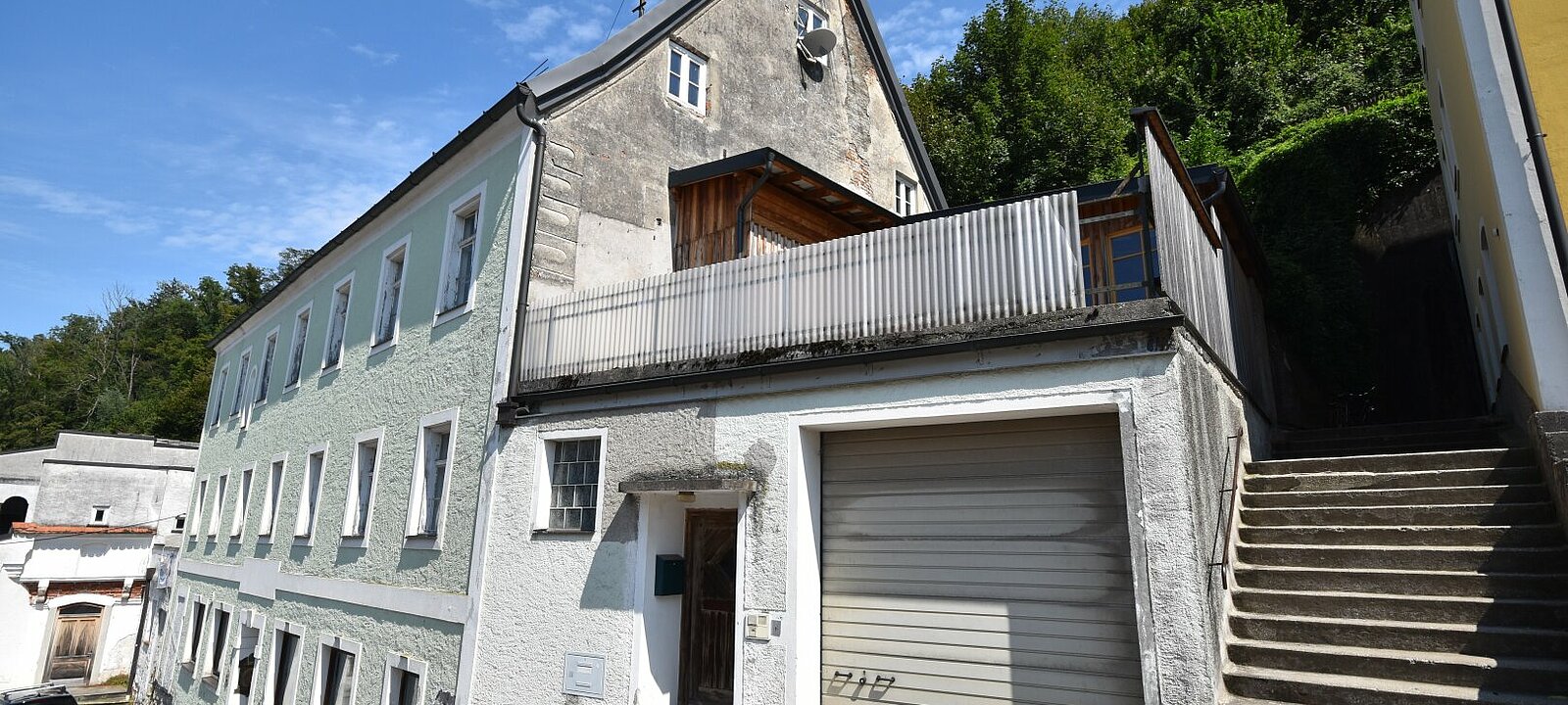 Ansicht - Geschichtsträchtiges Jahrhundertwendehaus mit Blick auf Burghausen Kauf Hochburg-Ach Oberösterreich