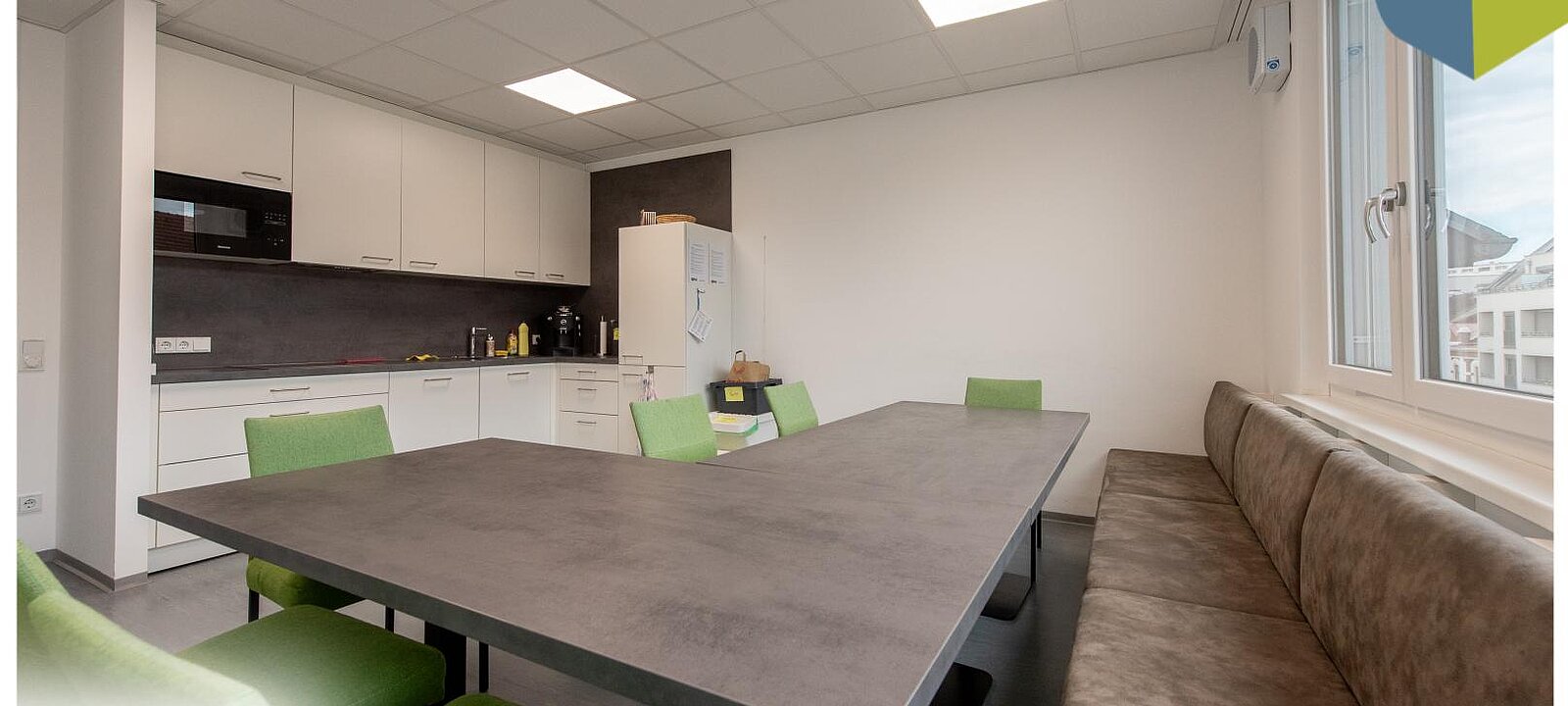 Küche mit Sitzmöglichkeiten