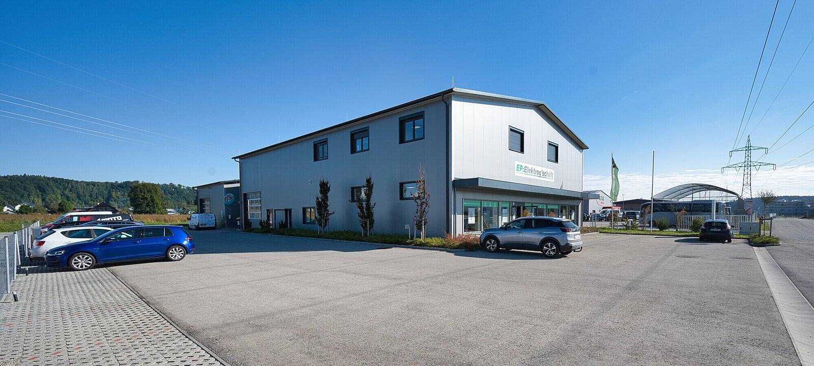 Zufahrt und Parkplätze DSC_4455 Zufahrt und Parkplätze DSC_4455