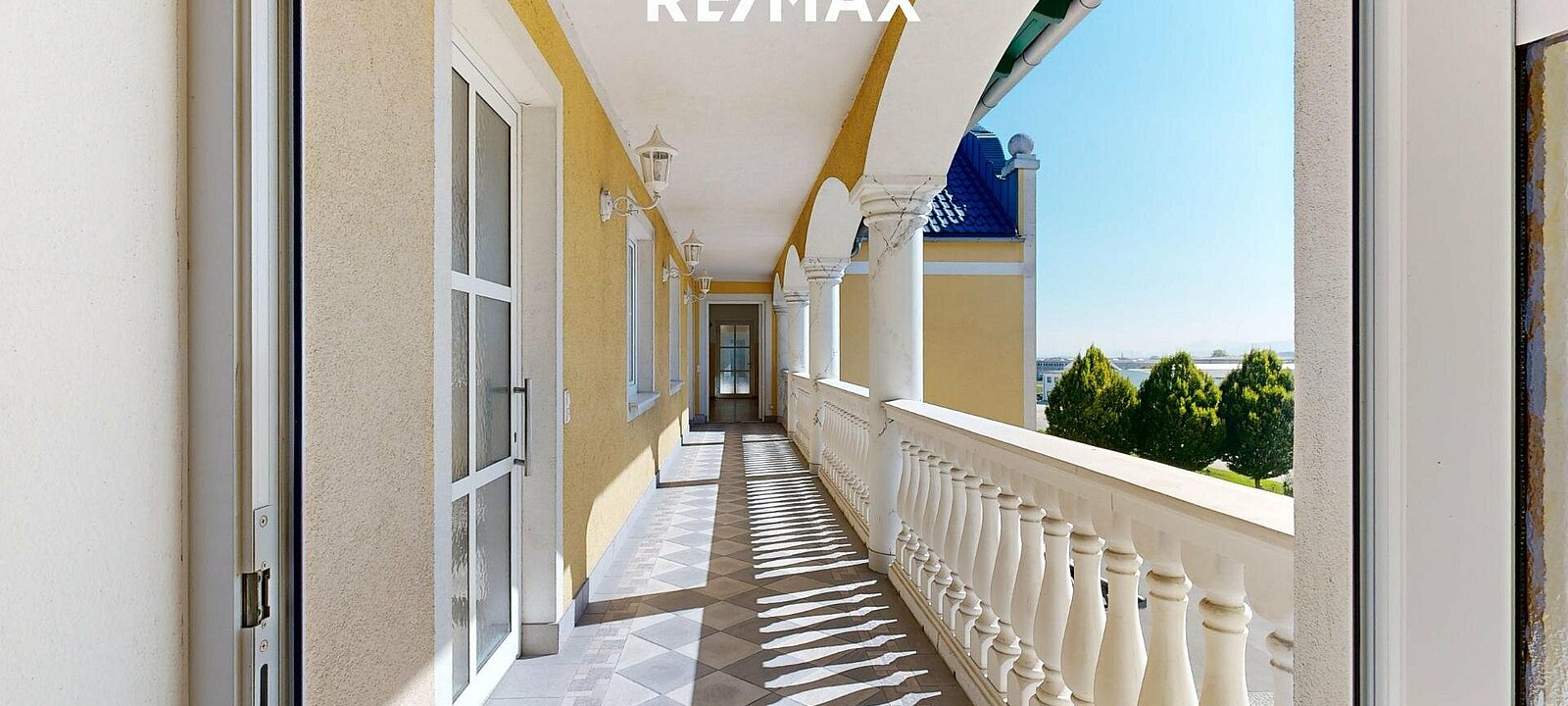 Balkon im Obergeschoss