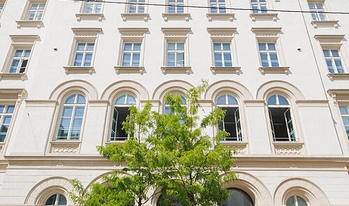 Palais Zollamt Eingang