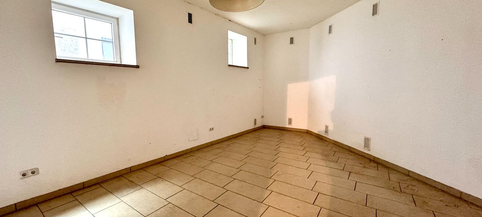 Verkaufsraum 3 oder Büro Verkaufsraum 3 oder Büro