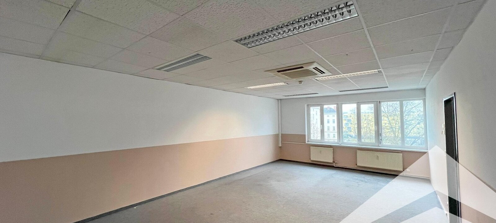 Büroraum / Besprechung