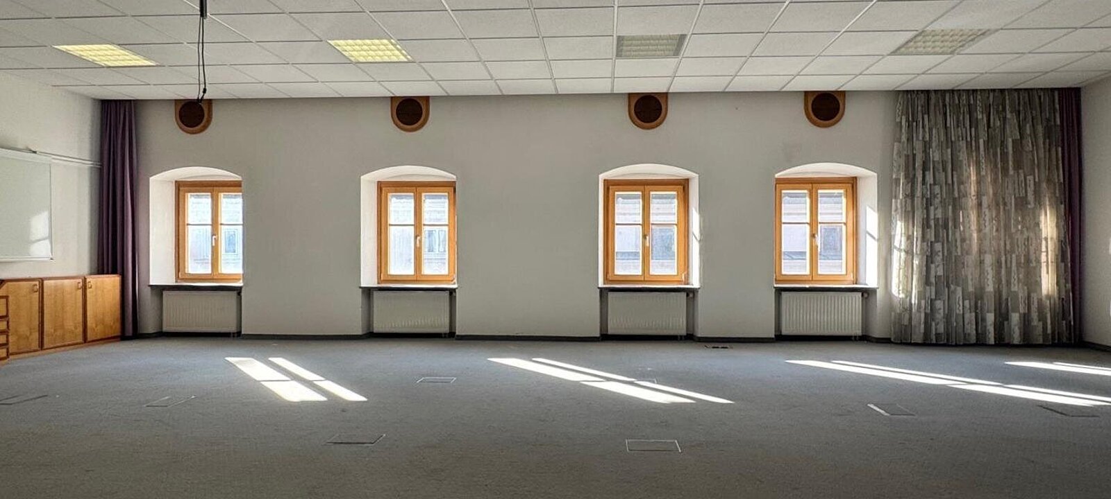 Bürofläche I mit Blick auf die Schmiedstraße Bürofläche I mit Blick auf die Schmiedstraße