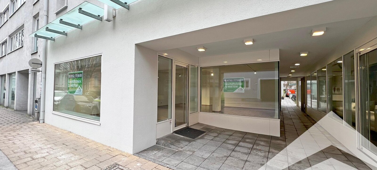 Geschäftslokal Eingang und Schaufenster