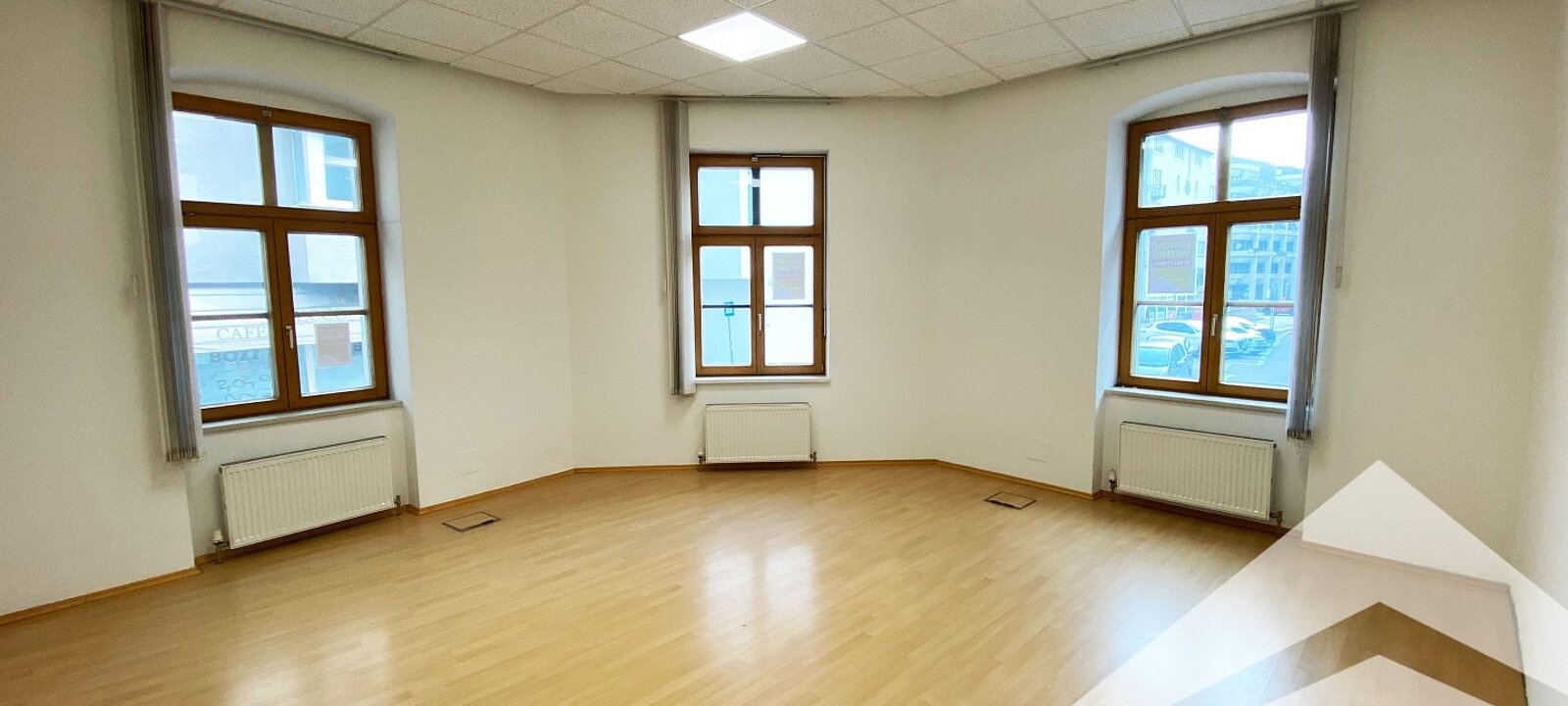 Büroraum ca. 27m² Büroraum ca. 27m²