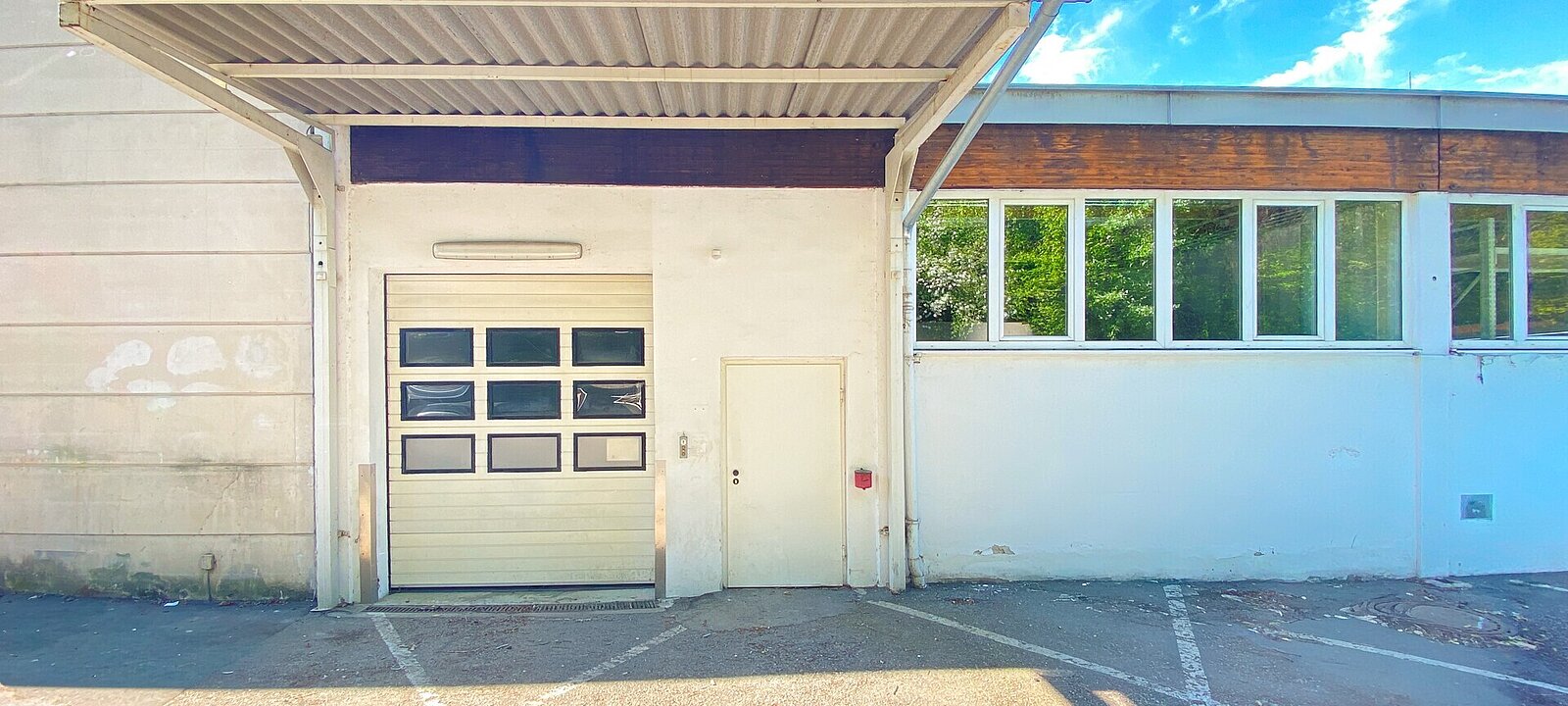 Außenansicht Rückseite Halle Tor - Kopie
