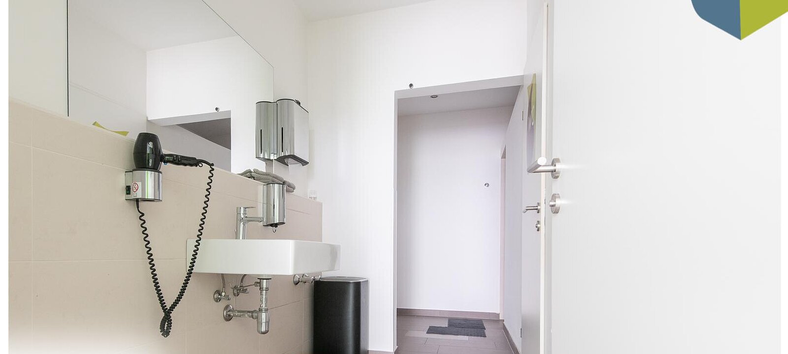 Waschbecken / Spiegel