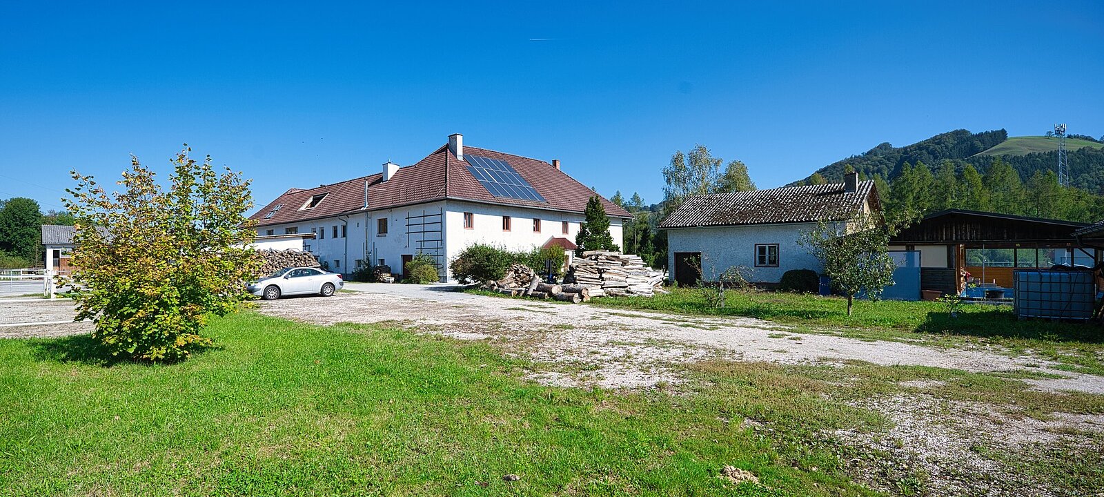 Blick auf Vierkanter und Nebengebäude DSC_8452