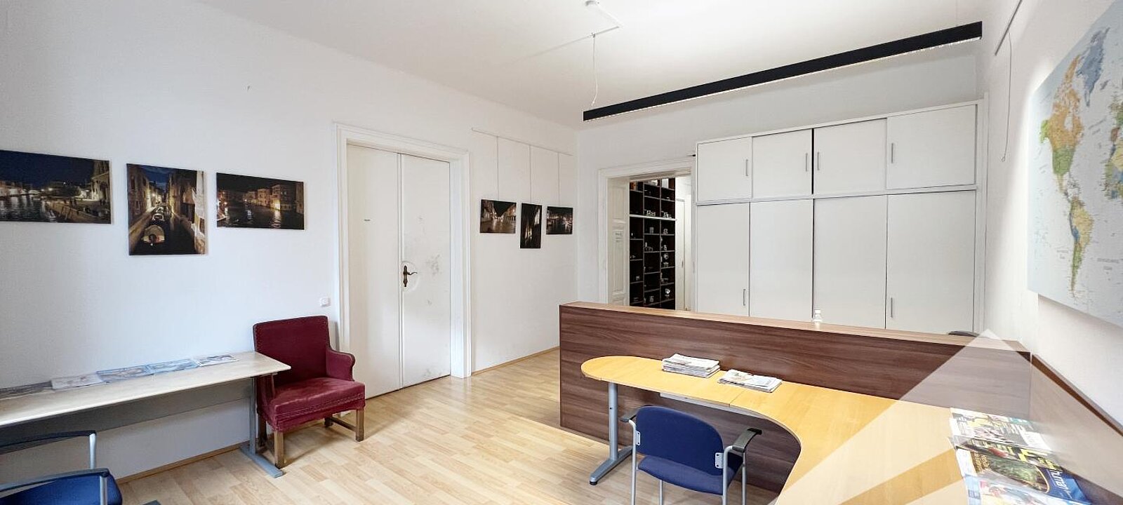 Warteraum mit Teeküche