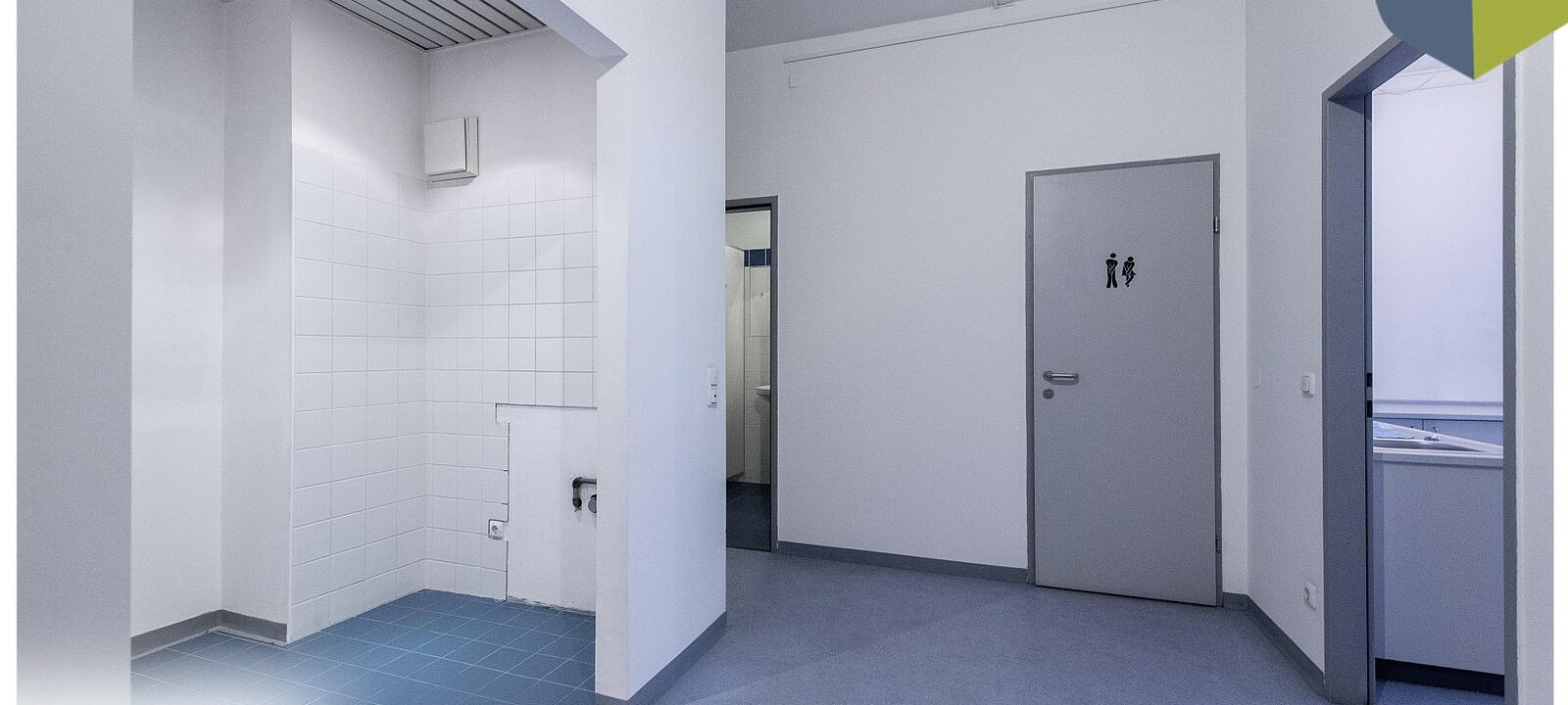 Vorraum mit Zugang zur Teeküche und den Toiletten