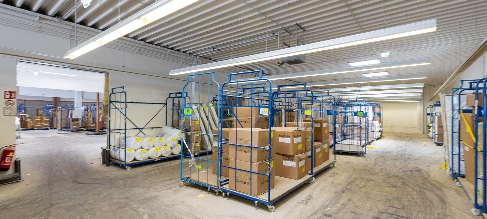 Nutzfläche von ca. 37 x 25 m verfügbar Nutzfläche von ca. 37 x 25 m verfügbar