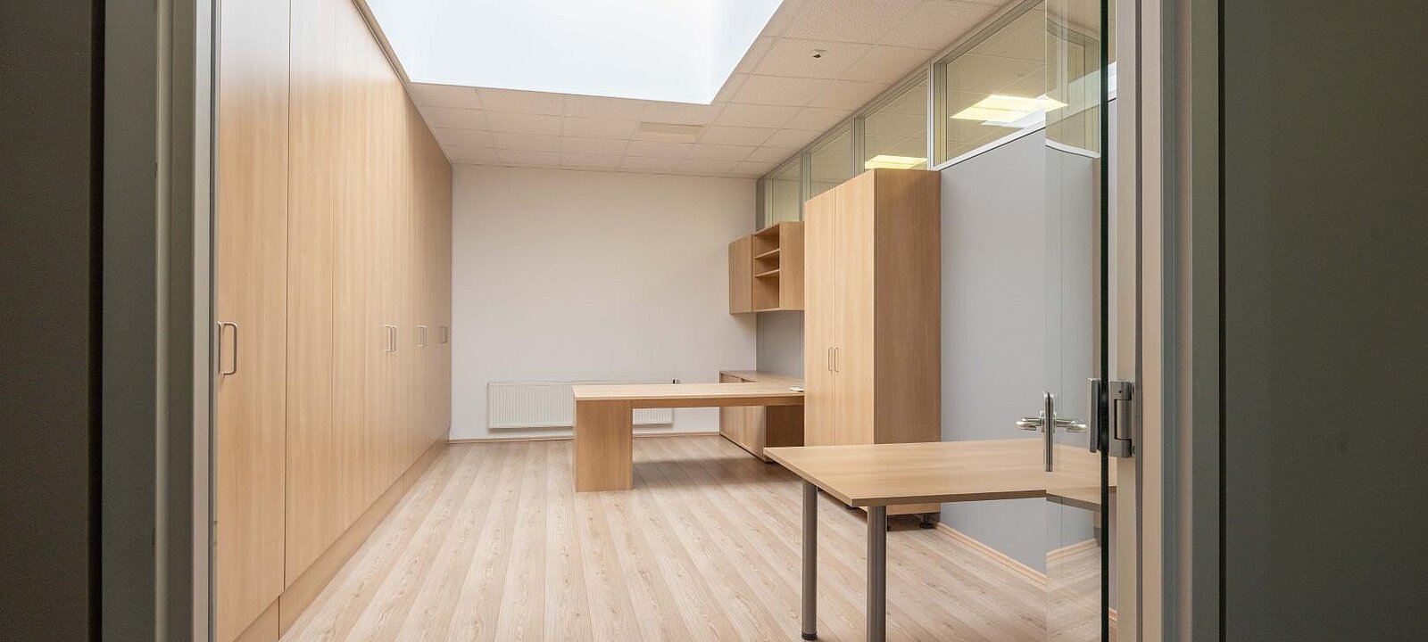 gesamt 12 Büro- und Besprechungsräume