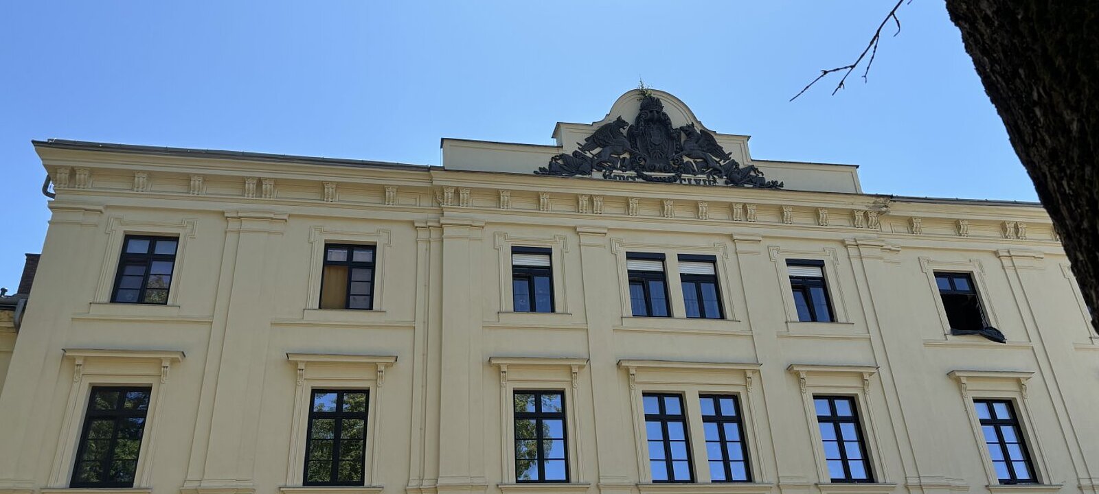 Hauptgebäude Mittelhof