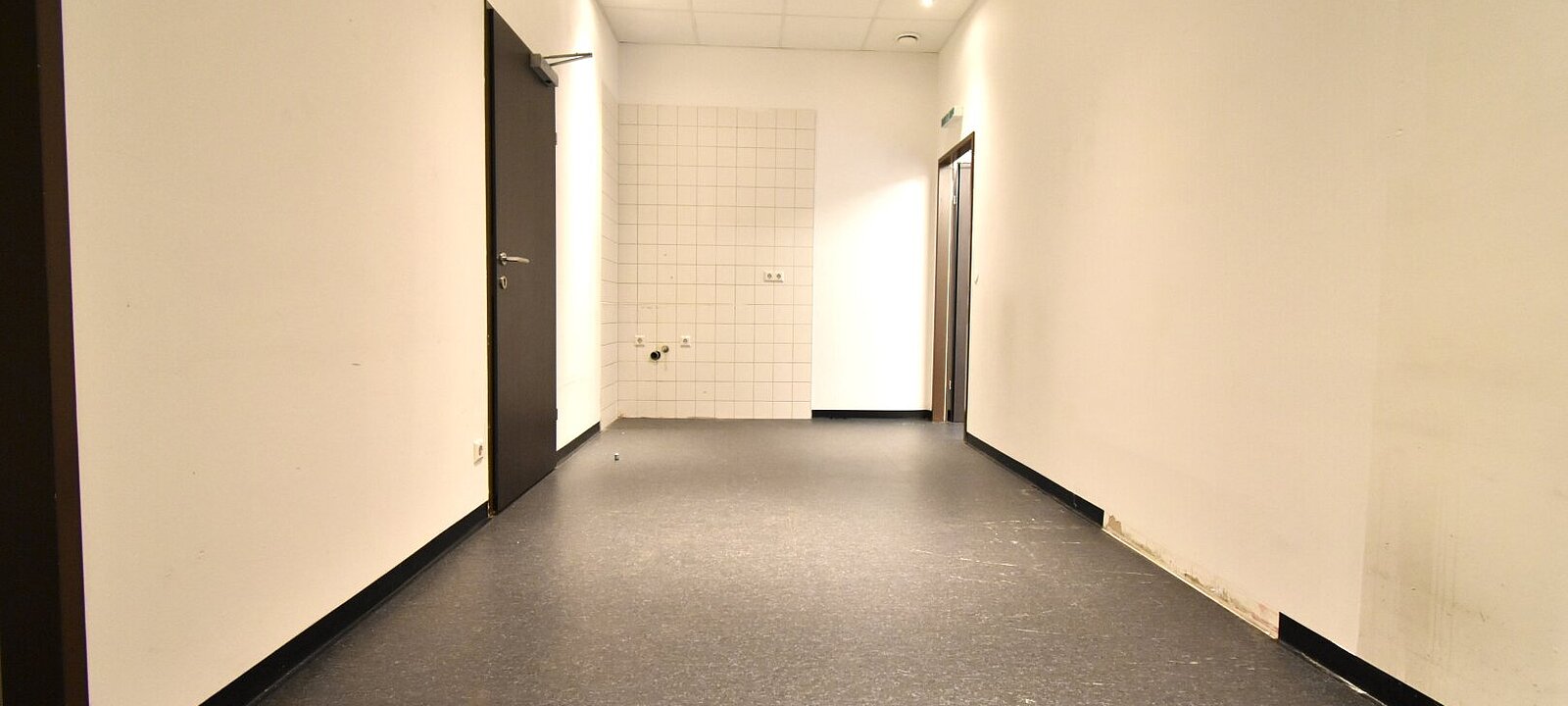 Küchen -und Essbereich (Pausenraum) Küchen -und Essbereich (Pausenraum)