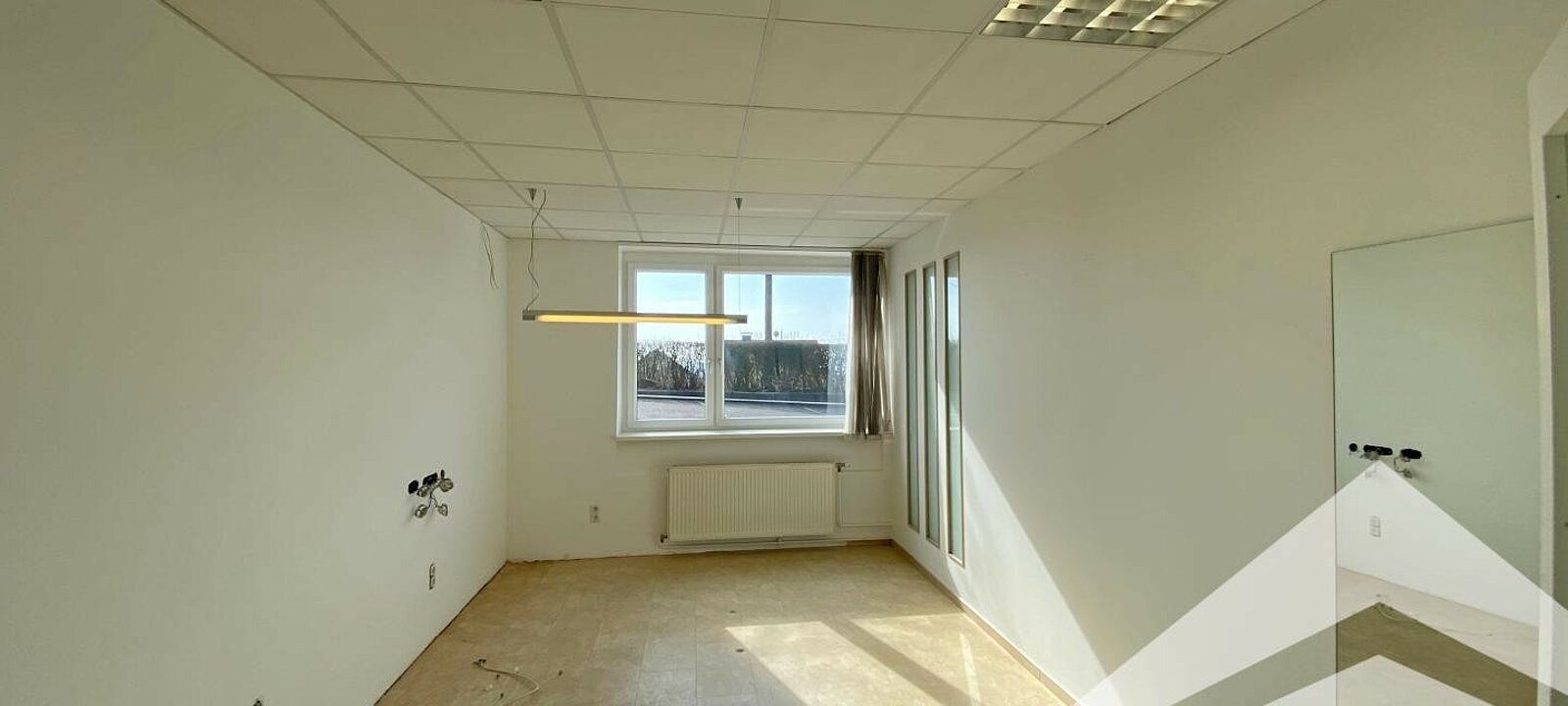 Büro/Behandlungszimmer Beispiel EG