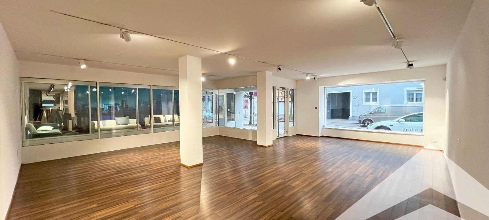 Geschäftslokal strassenseitig