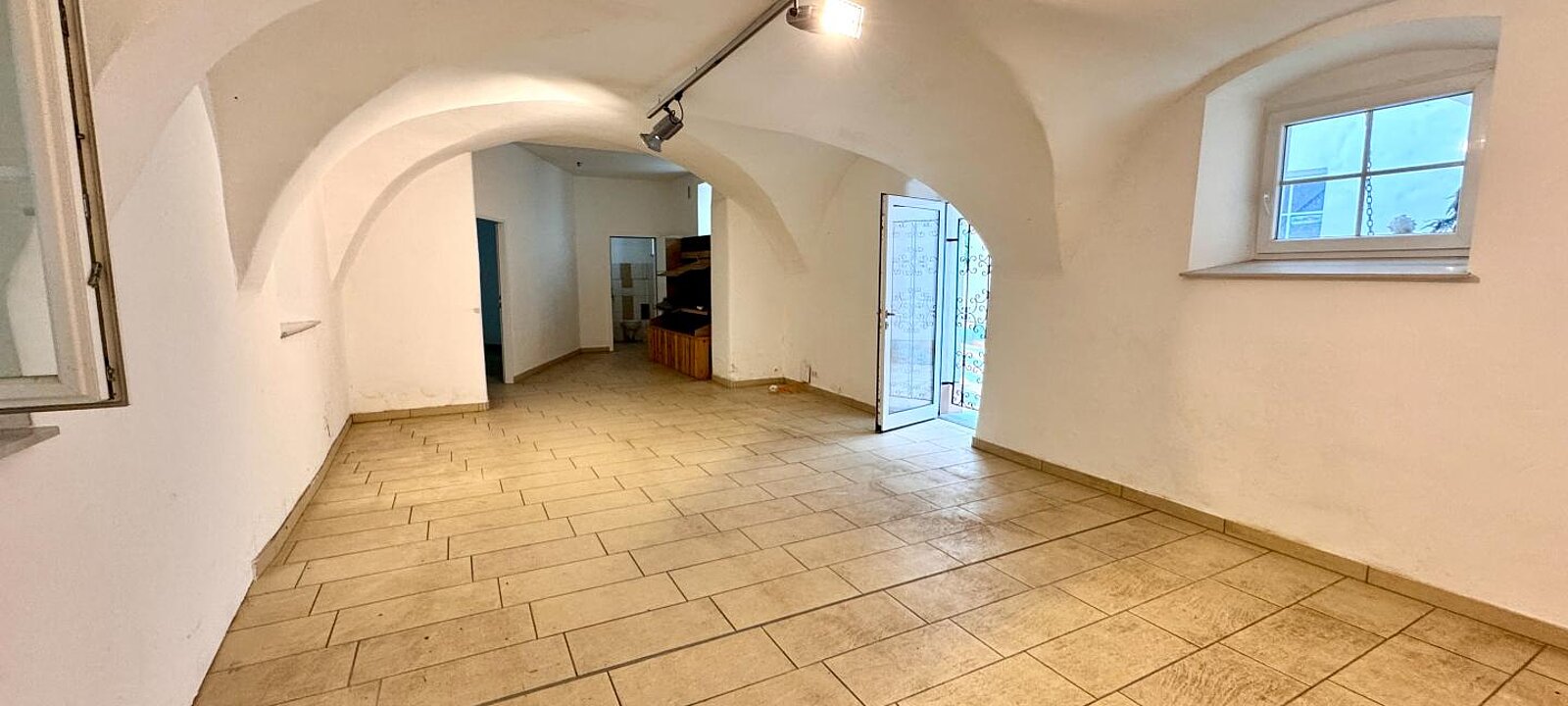 Verkaufsraum 2 Verkaufsraum 2