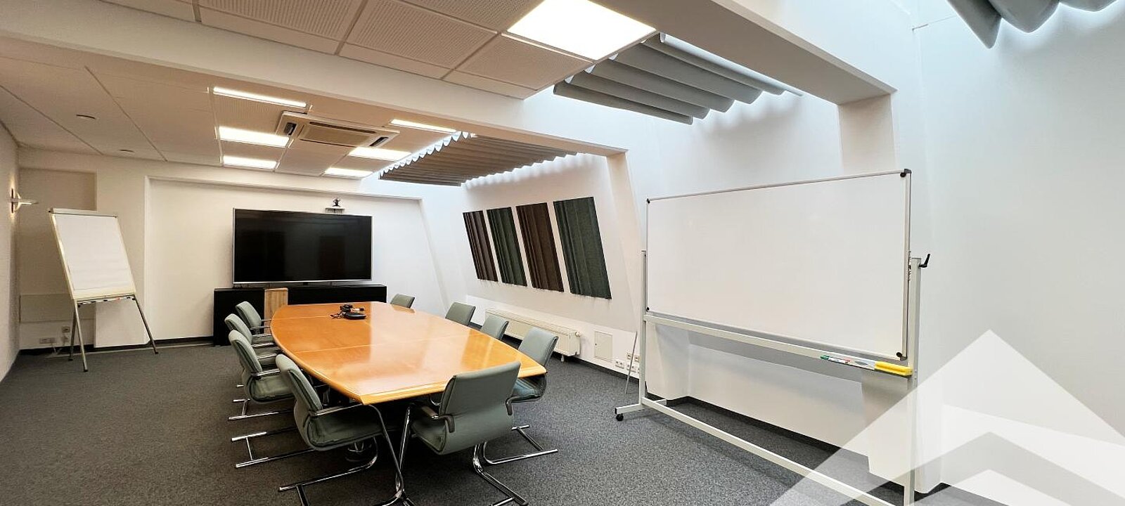 Besprechungsraum groß ca. 47 m² Besprechungsraum groß ca. 47 m²
