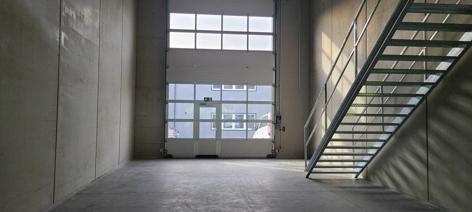"MODERNE GEWERBEFLÄCHE/LAGER im BUSINESSPPARK -  mit SEE- und BERGBLICK nähe Autobahnanschluss" Miete Gewerbe Attersee Oberösterreich