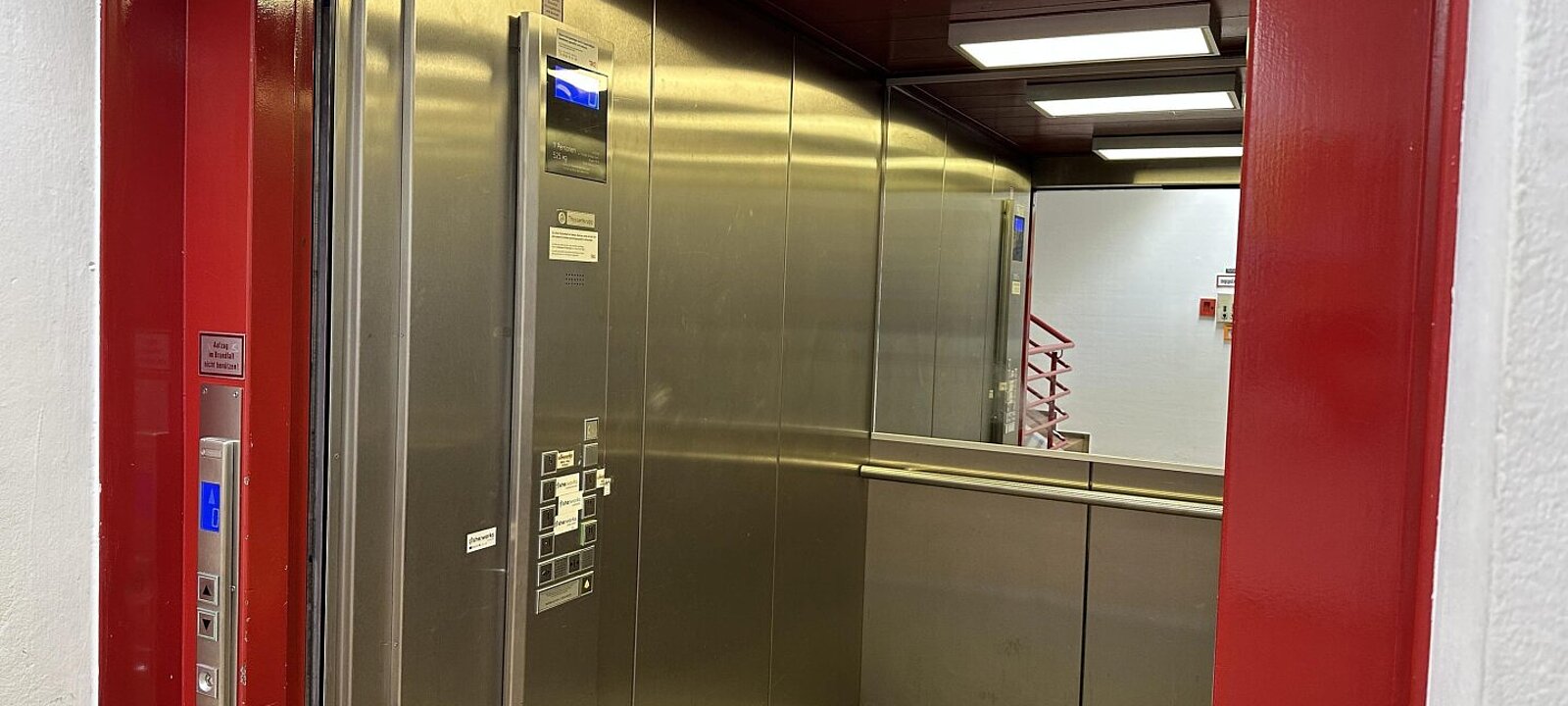 Personen- und Lastenlift vorhanden