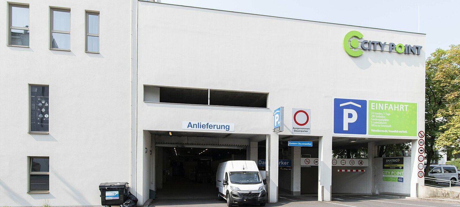 Zufahr Garage und Anlieferung