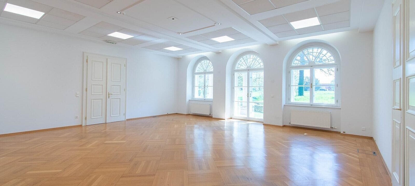 Besprechungszimmer mit Terrasse & Garten
