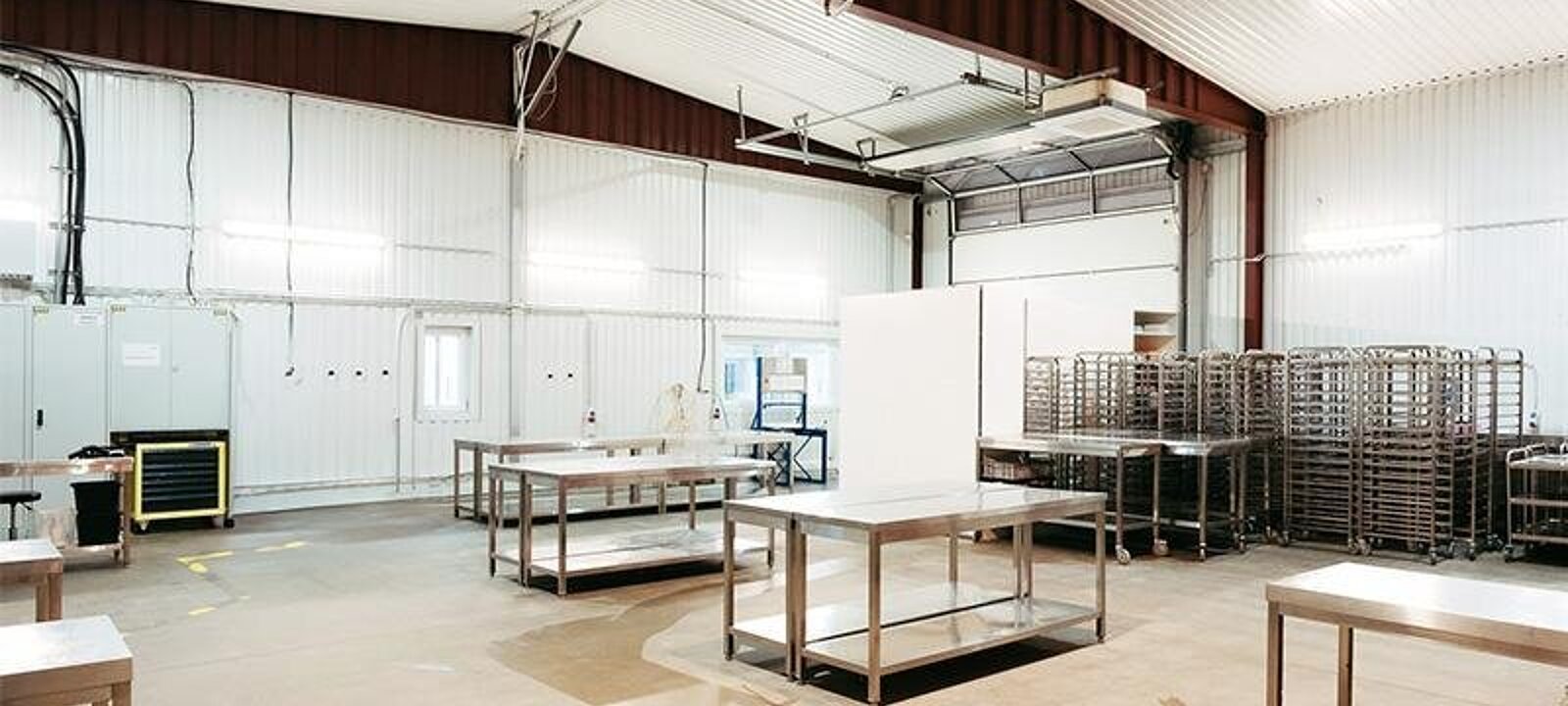 mit rund 400 m² Produktionshalle