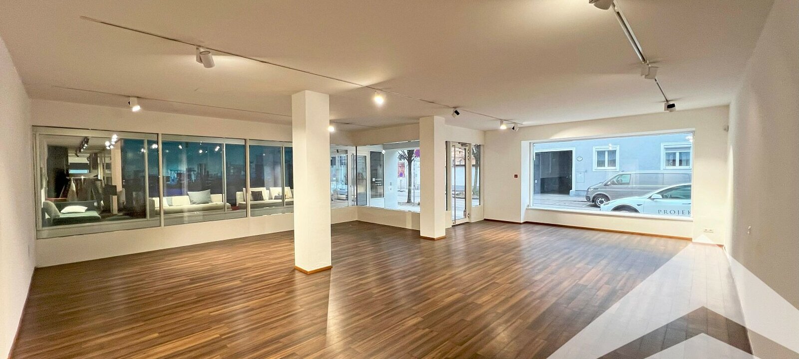 Geschäftslokal strassenseitig