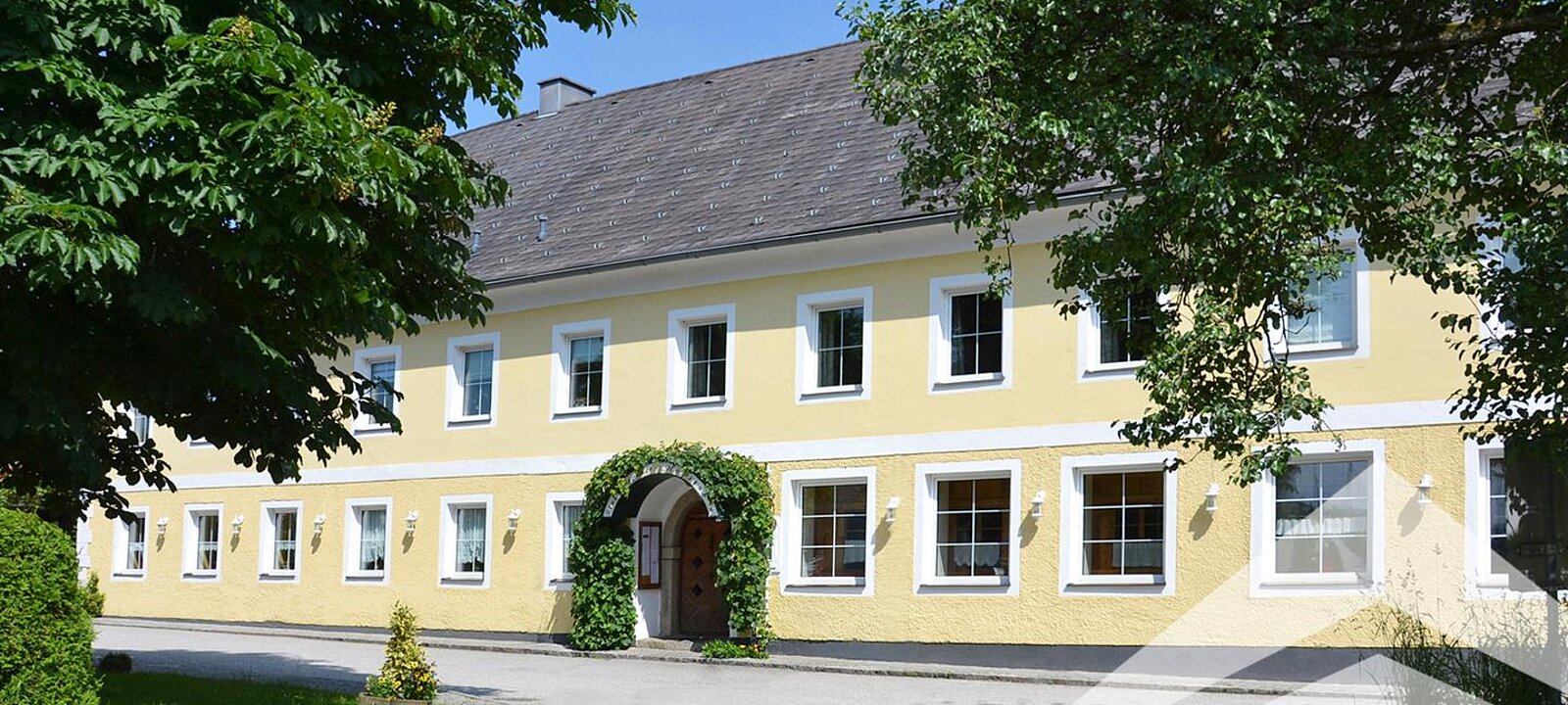 Aussenaufnahme Haupteingang Aussenaufnahme Haupteingang