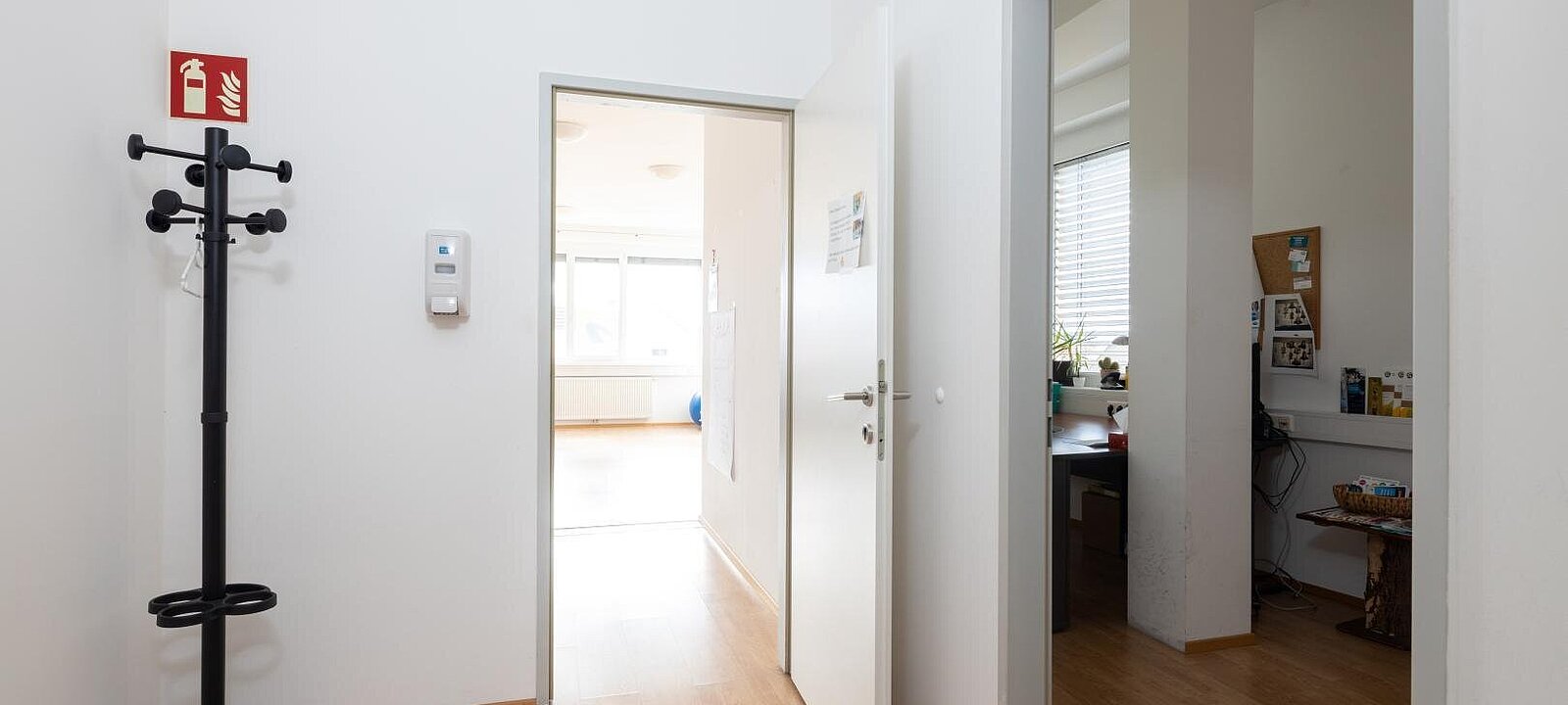 Eingangsbereich und Platz für Garderobe Eingangsbereich und Platz für Garderobe