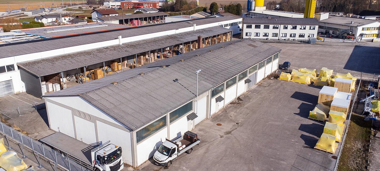 mitten im Gewerbegebiet Auern