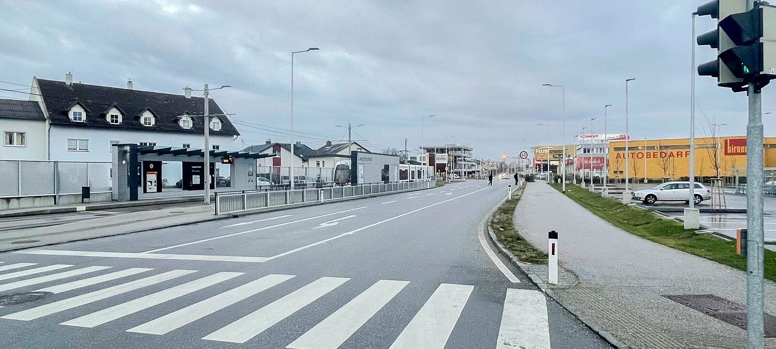 Straßenbahnhaltestelle vor der Türe