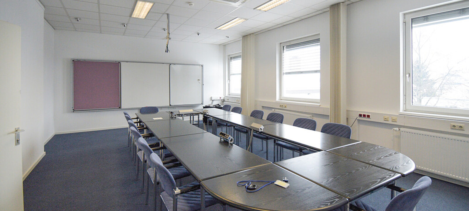 Gebäude B - Besprechungsraum_Büro Gebäude B - Besprechungsraum_Büro