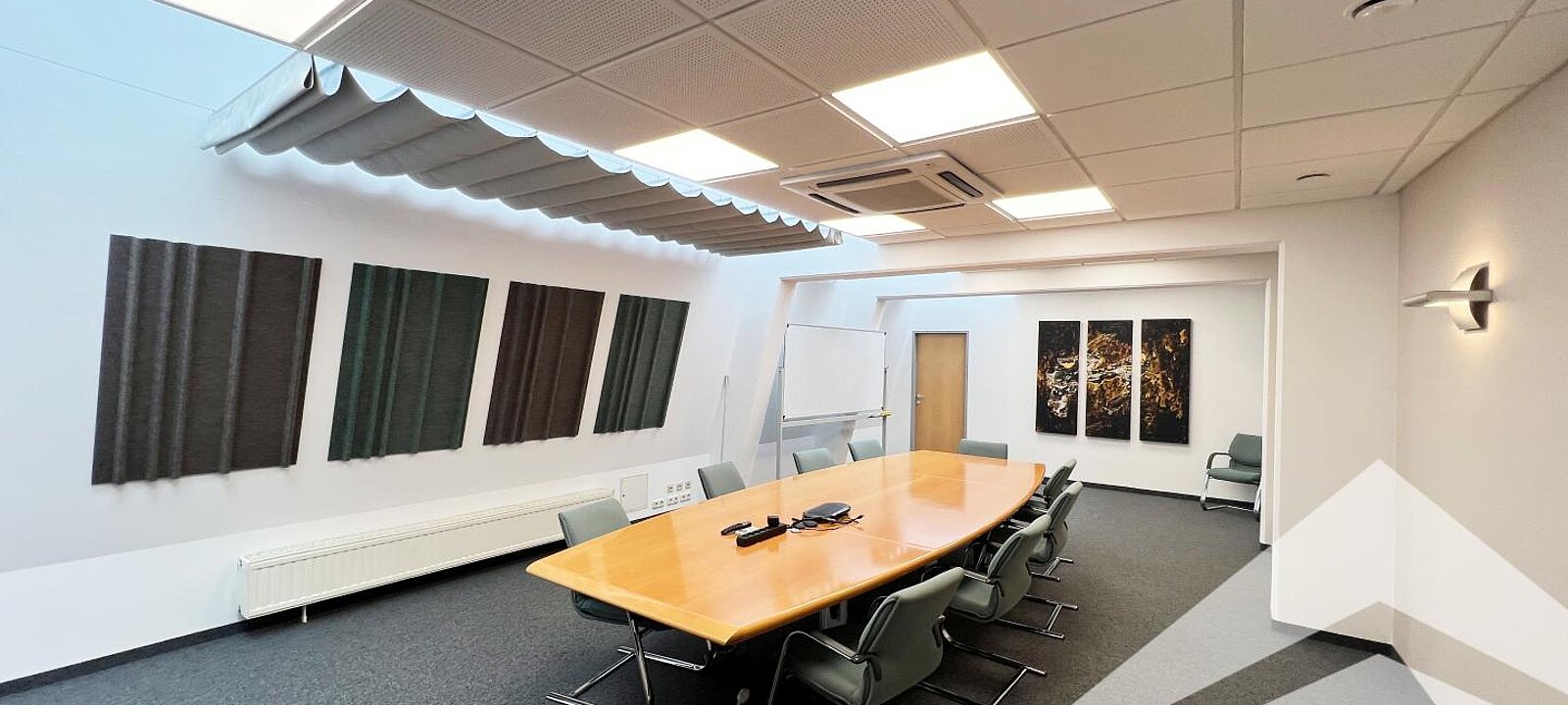 Besprechungsraum groß ca. 47 m² Besprechungsraum groß ca. 47 m²